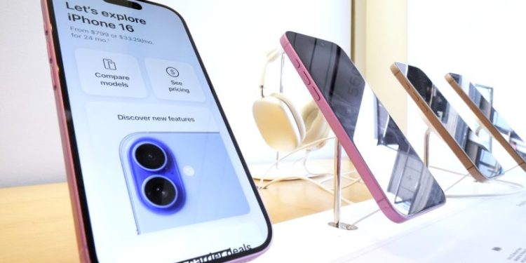 Apple looking to make ‘premium’-priced folding iPhones starting next year, analyst says